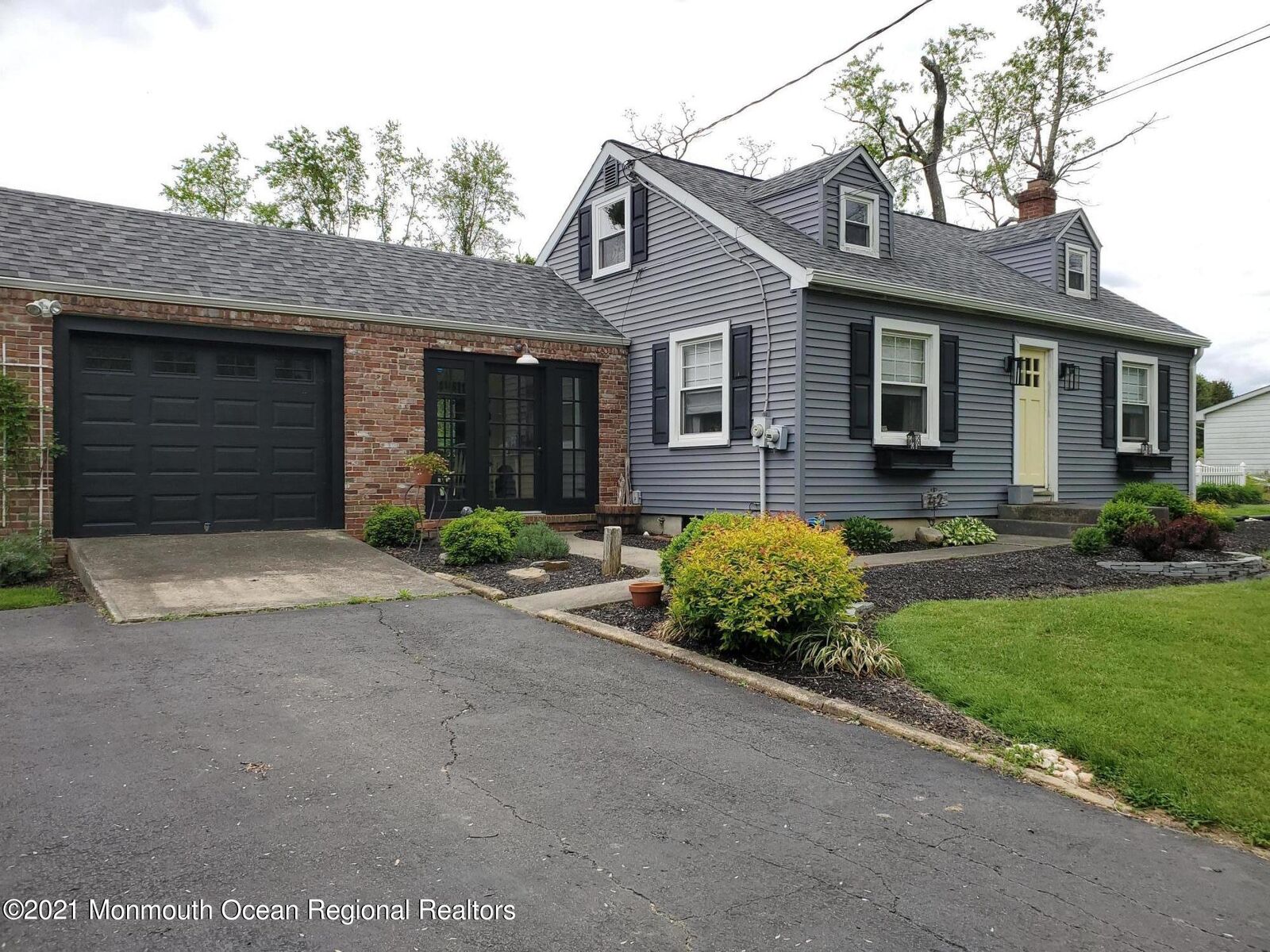 Property Photo:  42 Crosswicks Ellisdale Road  NJ 08501 