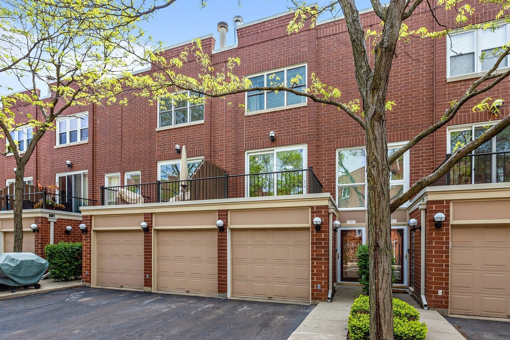 Property Photo: 1730 W Terra Cotta Place F IL 60614