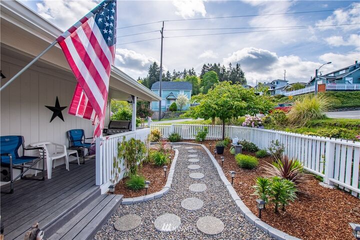 Property Photo: 724 S Chambers Street WA 98362