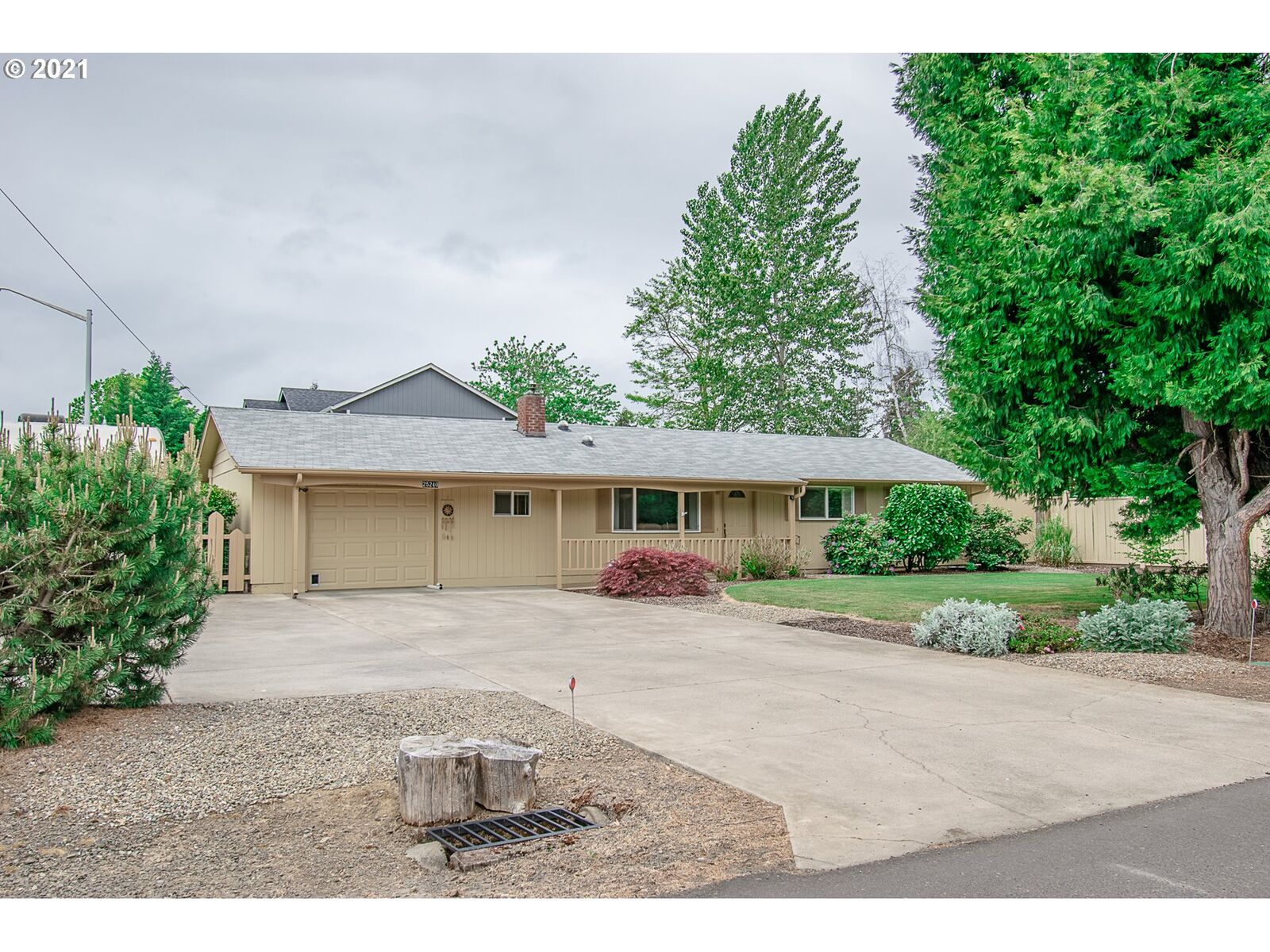 Property Photo:  25240 E Bolton Rd  OR 97487 