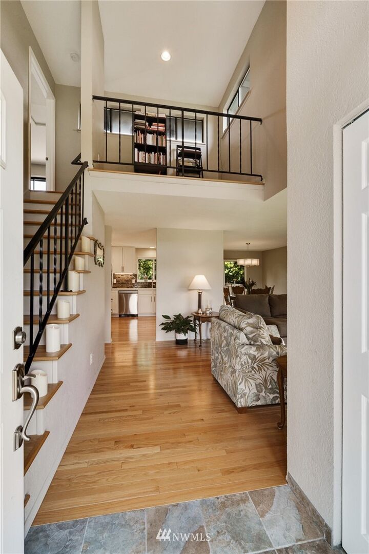 Property Photo:  513 Charwila Lane  WA 98022 