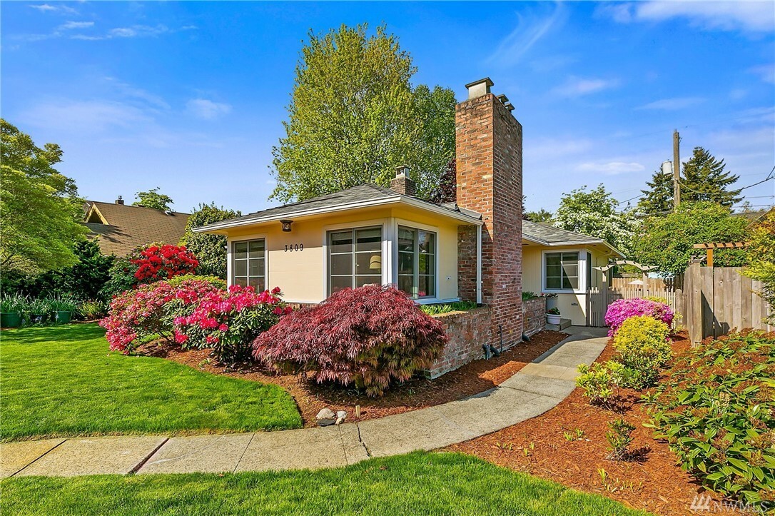 Property Photo: 3809 44th Ave SW WA 98116