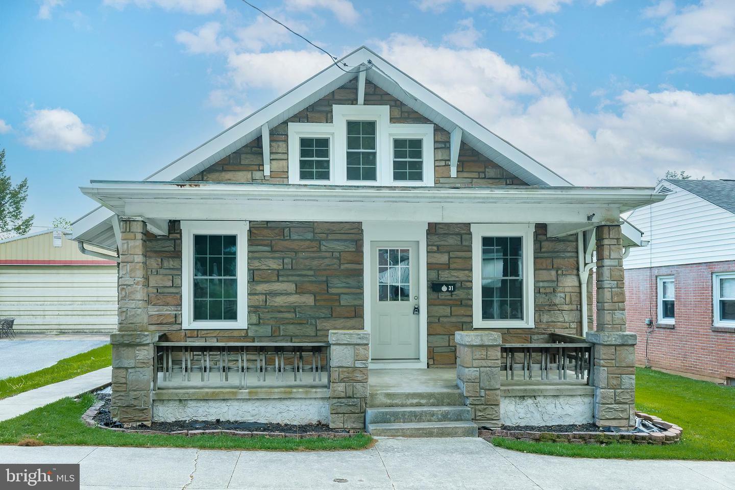 Property Photo:  31 E Pine Street  PA 17522 