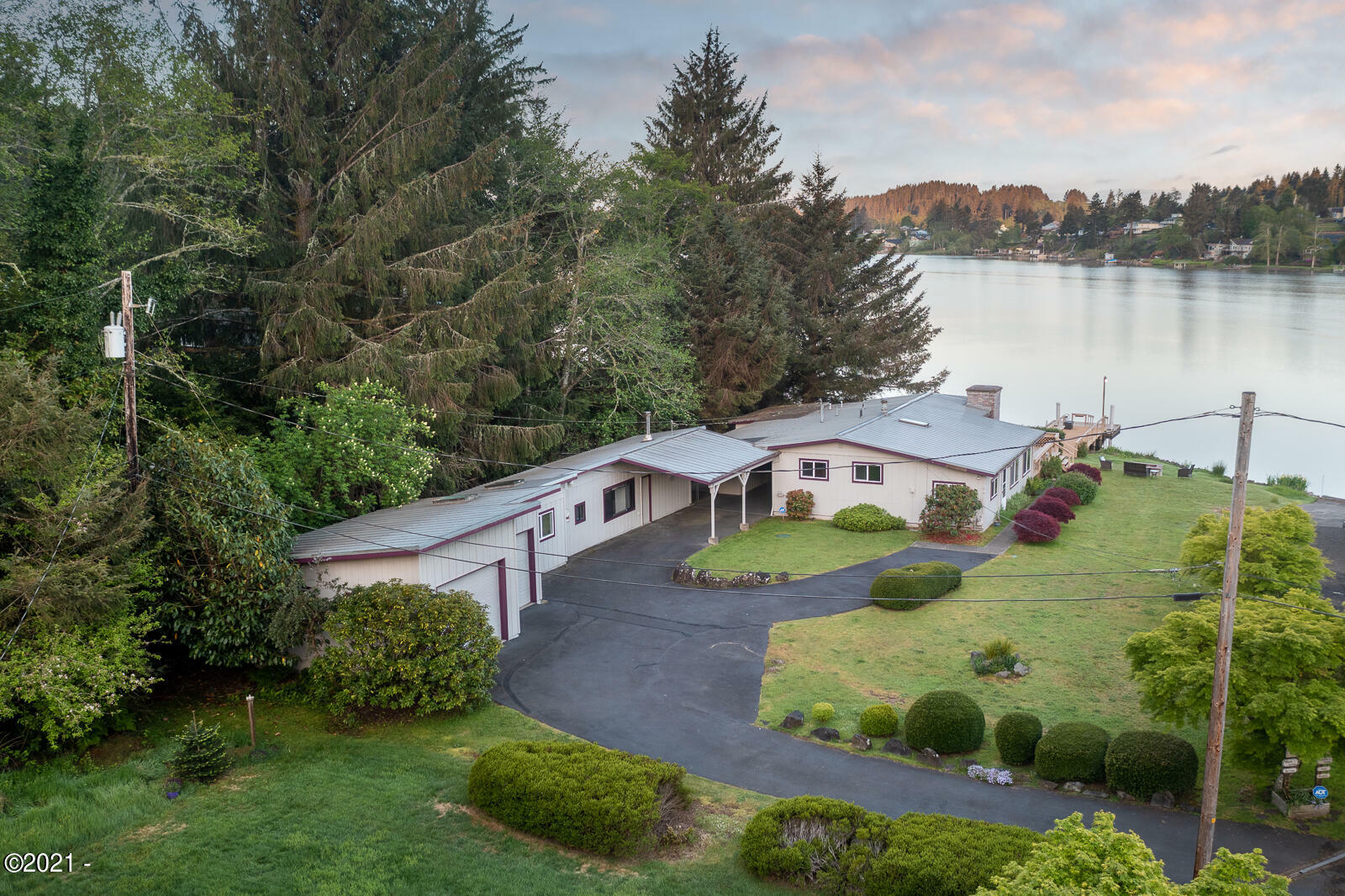 Property Photo: 4335 NE Friedman Way OR 97368