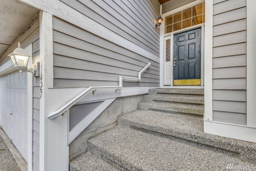 Property Photo: 11427 NE 117th St 45 WA 98034