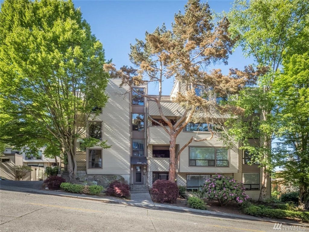 Property Photo:  2500 W Manor Place 317  WA 98199 