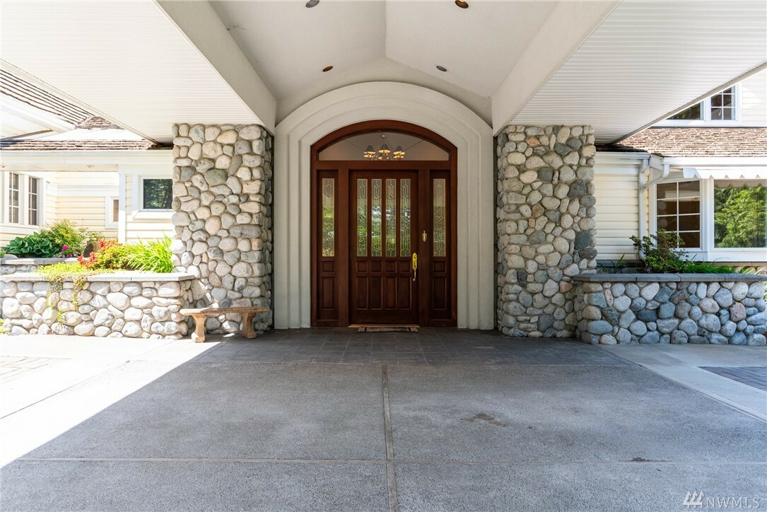 Property Photo: 19381 County Line Rd WA 98292