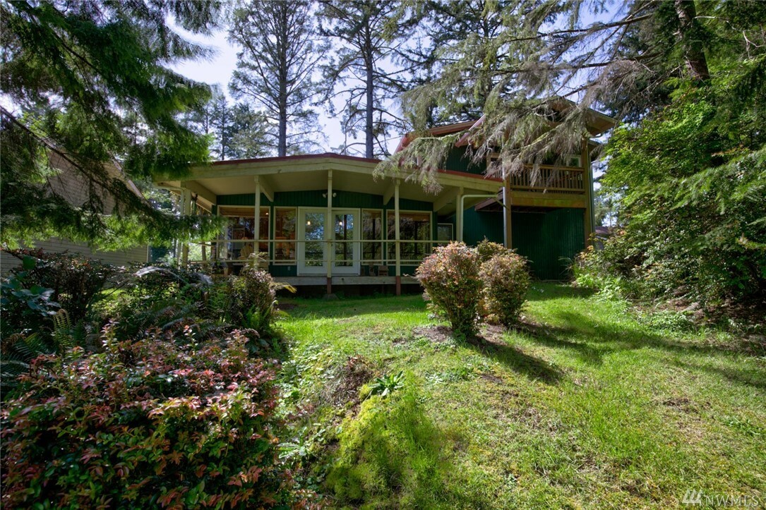 Property Photo:  448 Dolphin Ave NE  WA 98569 