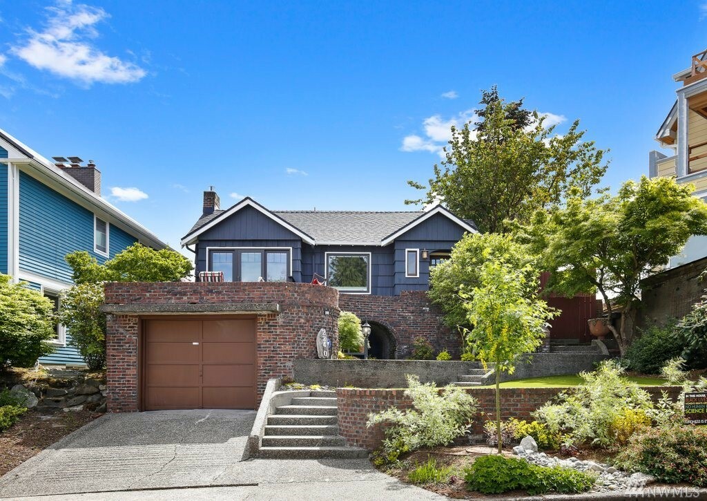 Property Photo:  2240 Prescott Ave SW  WA 98126 