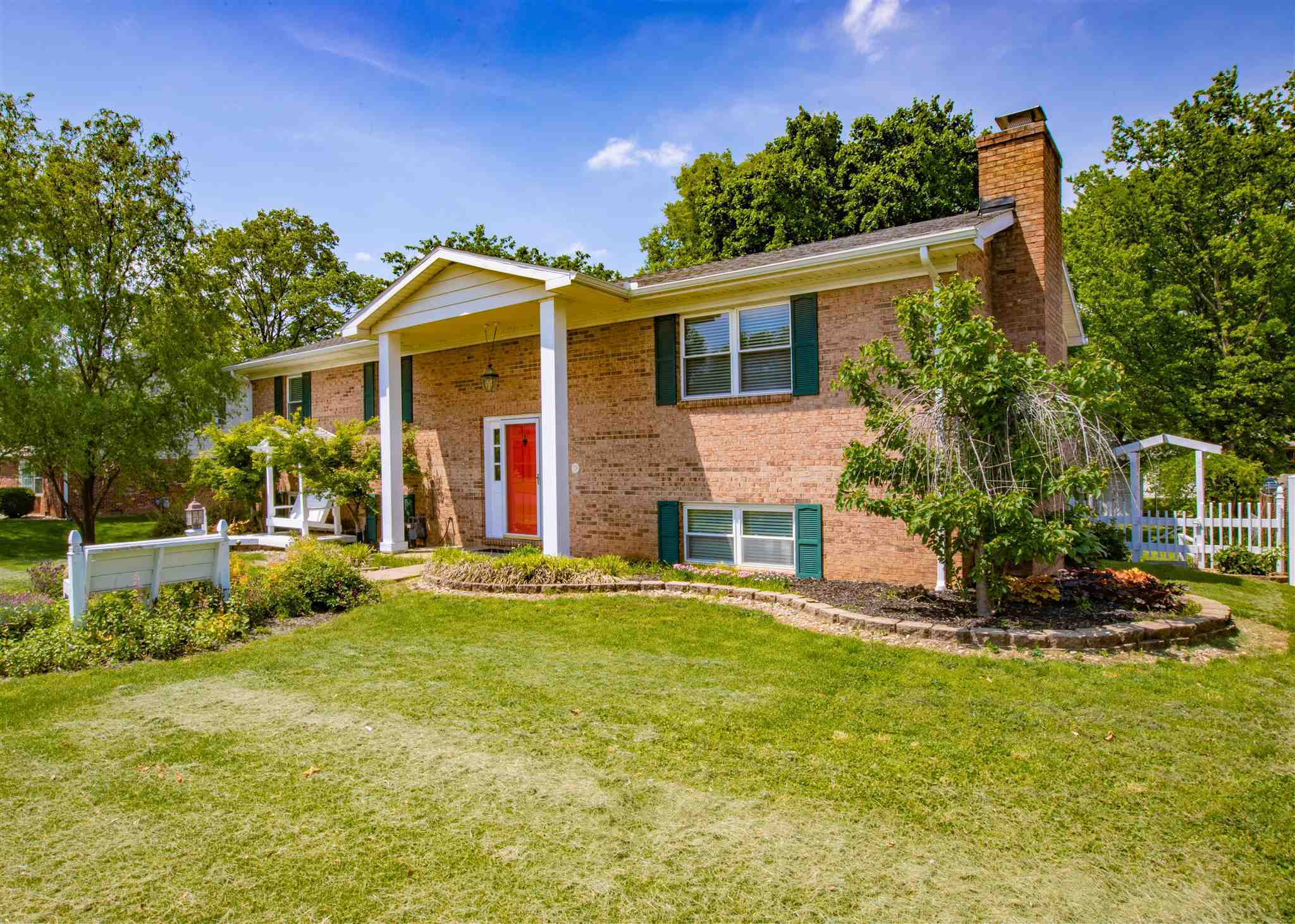 Property Photo: 10600 Williamsburg Drive IN 47630