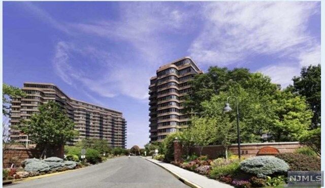 100 Carlyle Drive 10L-S  Cliffside Park NJ 07010 photo