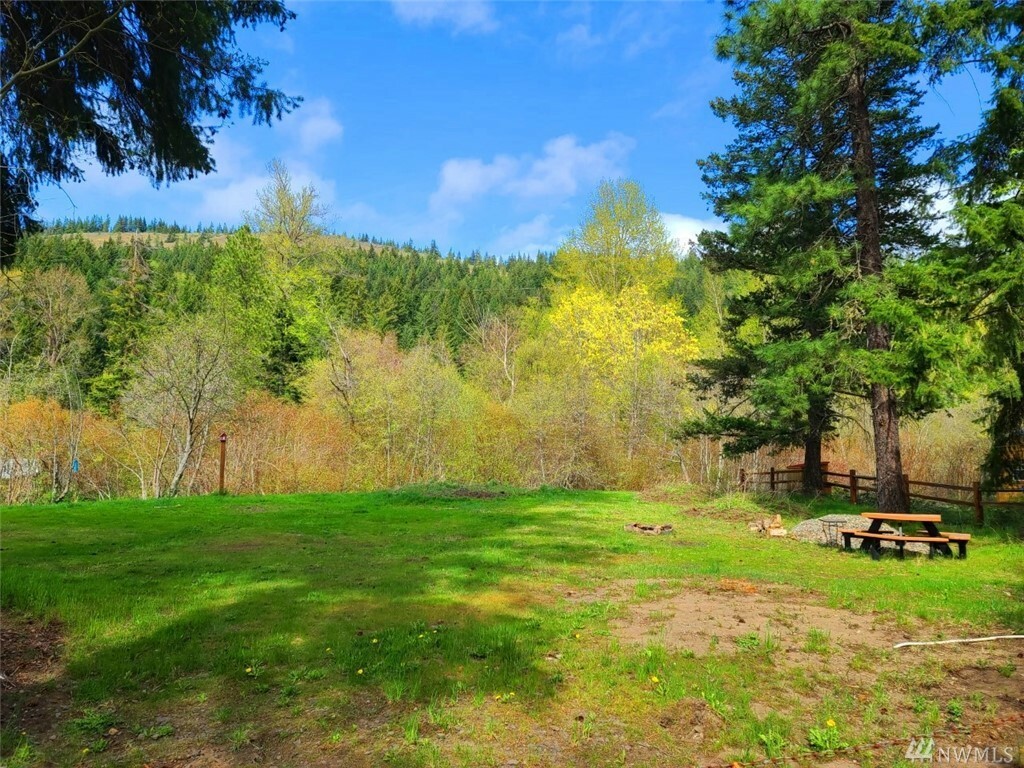 Property Photo:  811 Wapiti Dr  WA 98922 