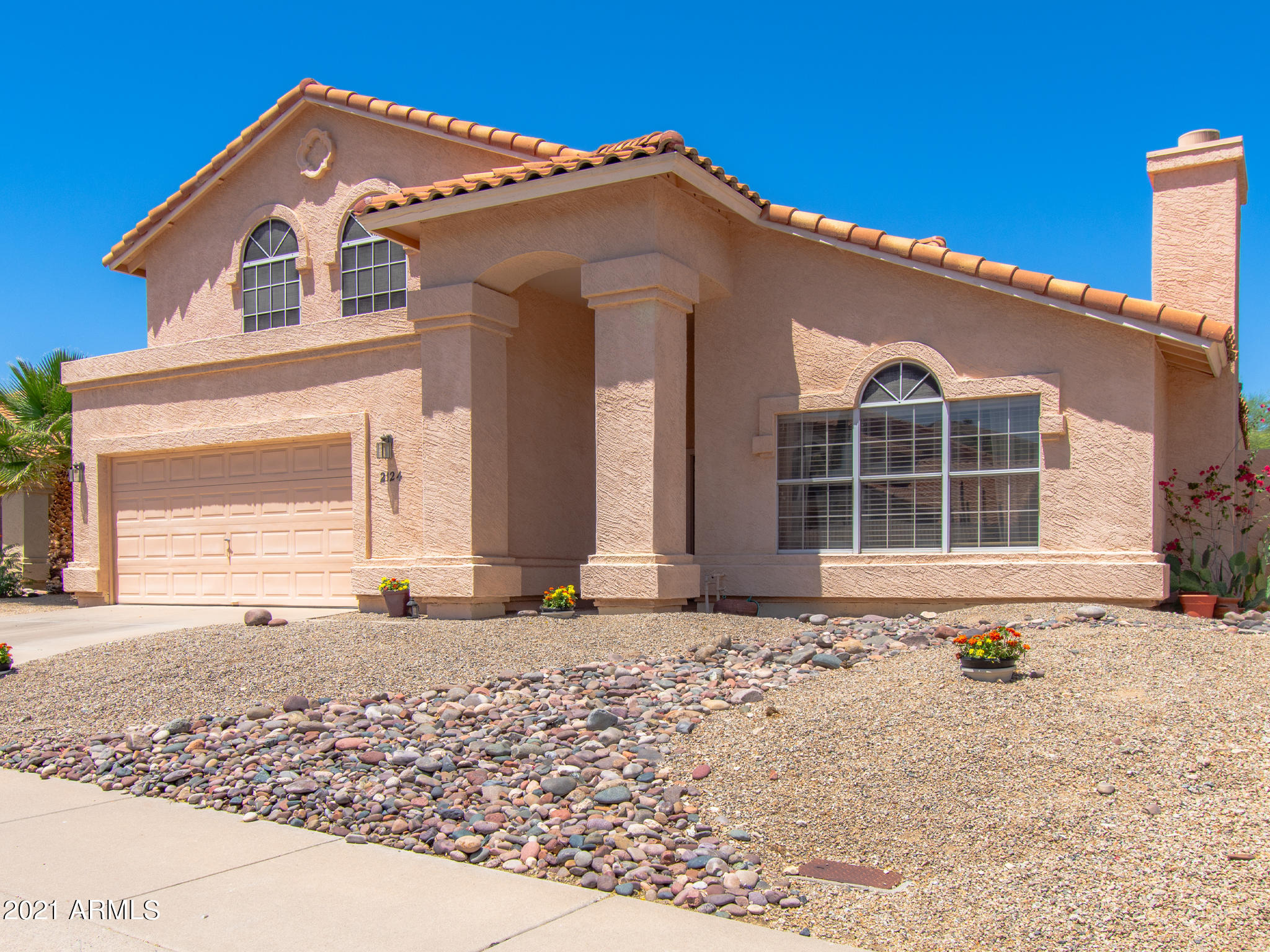 Property Photo: 2124 E Cathedral Rock Drive AZ 85048
