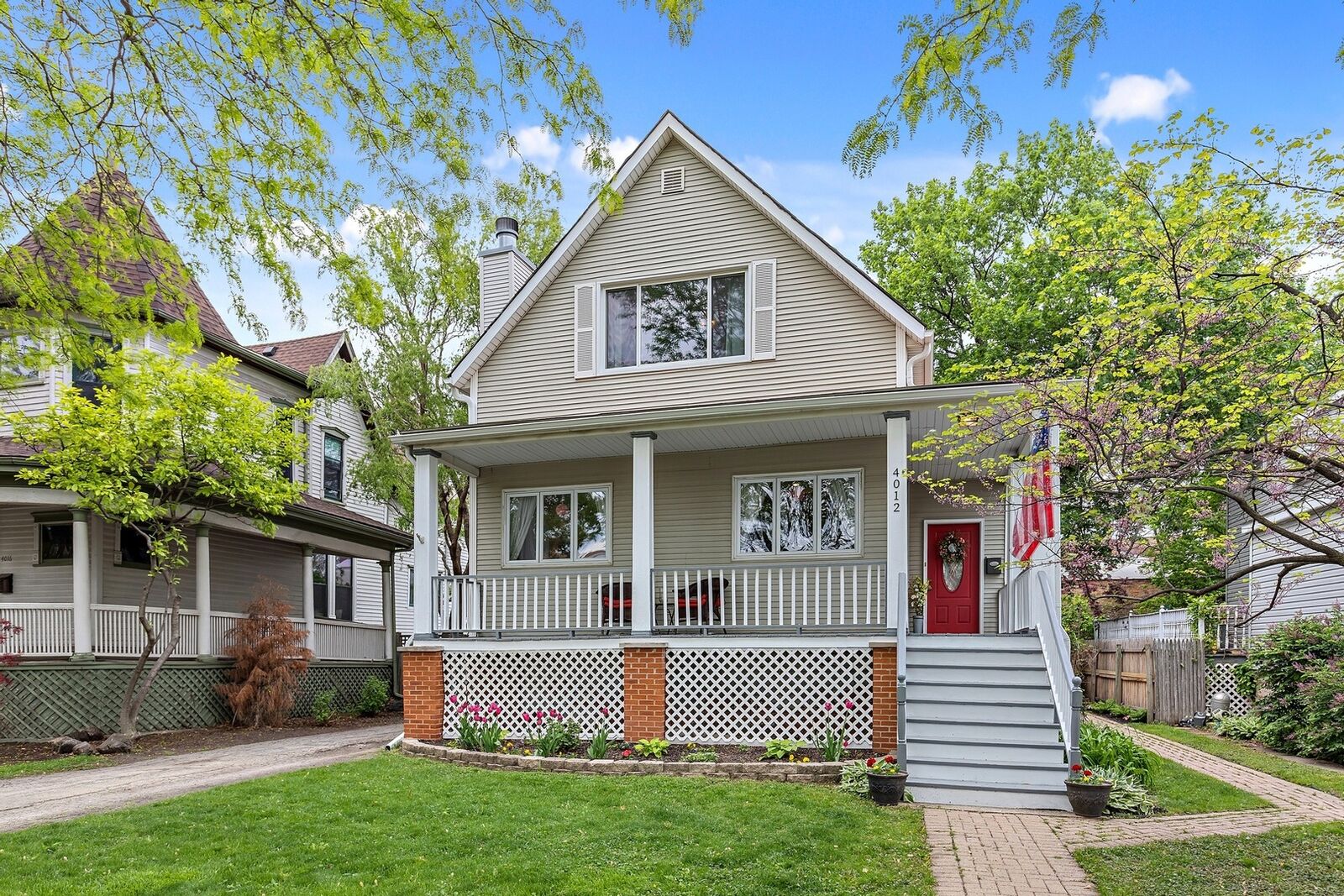 Property Photo:  4012 W Belle Plaine Avenue  IL 60641 