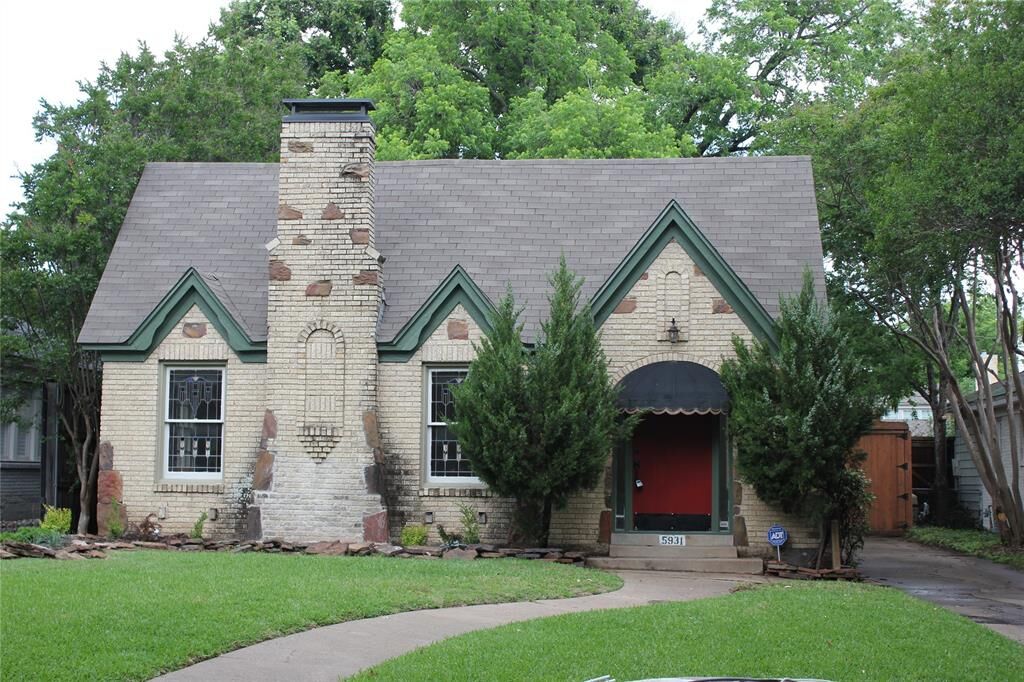 Property Photo: 5931 Vanderbilt Avenue TX 75206