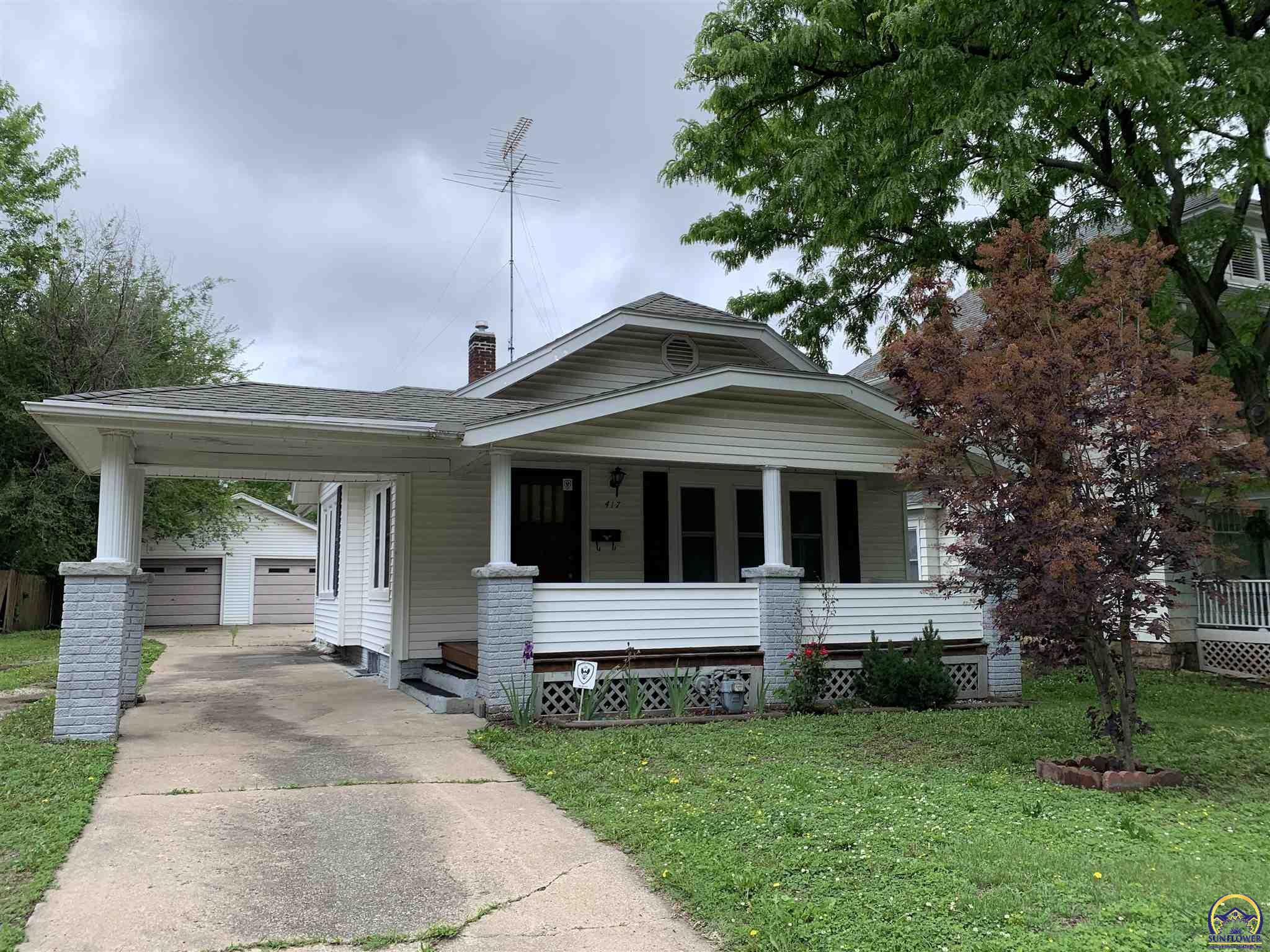 Property Photo: 417 SW Lindenwood Ave KS 66606
