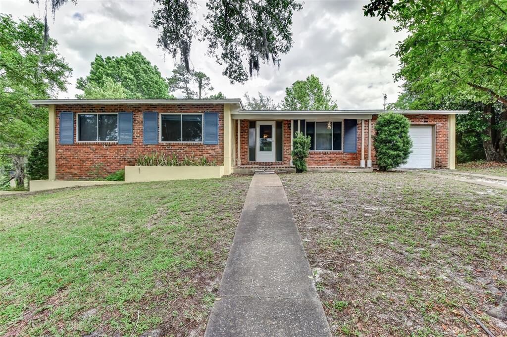 Property Photo:  720 Hartley Avenue  FL 32725 