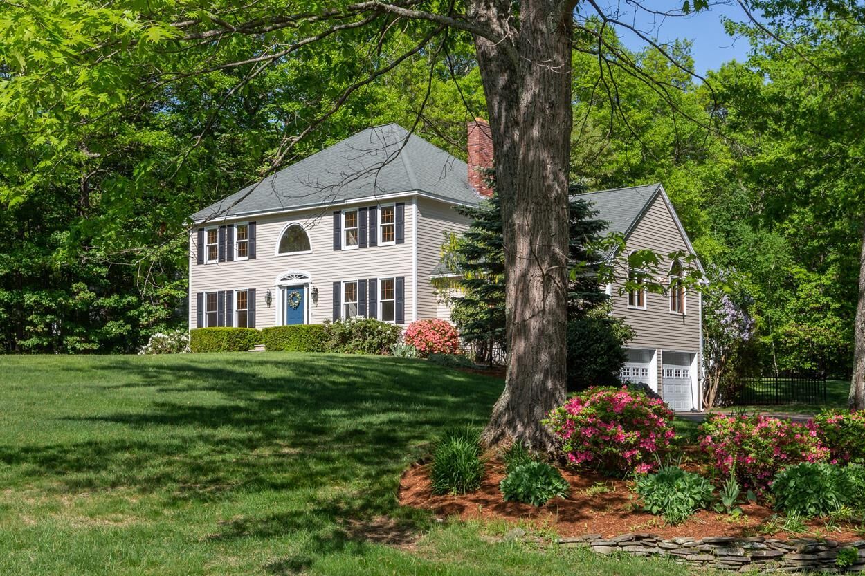 Property Photo:  7 Mallard Lane  NH 03053 