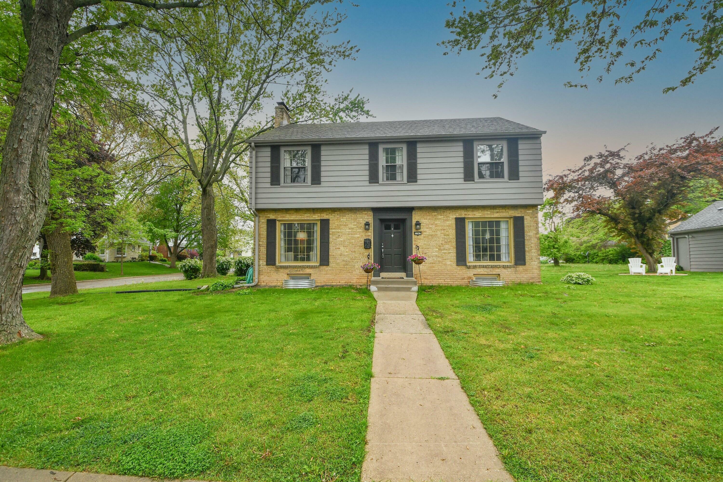 Property Photo: 3247 S Elmwood Ave WI 53219