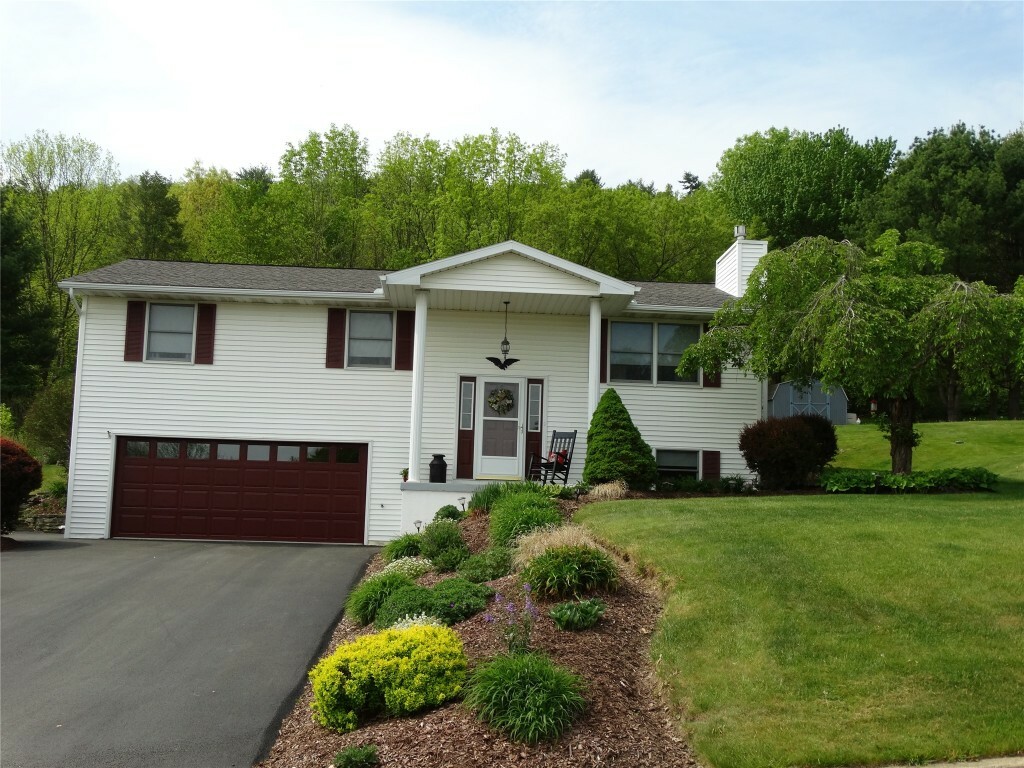 Property Photo:  23 Clearview Place  NY 13901 