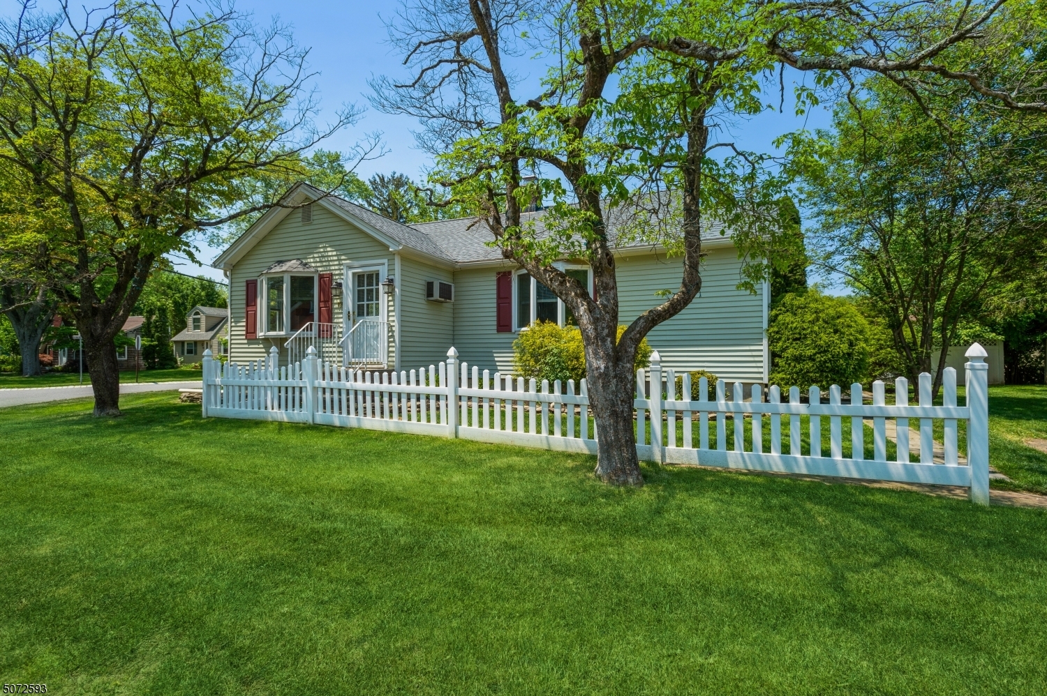 Property Photo:  19 Dayton Crescent  NJ 07924 