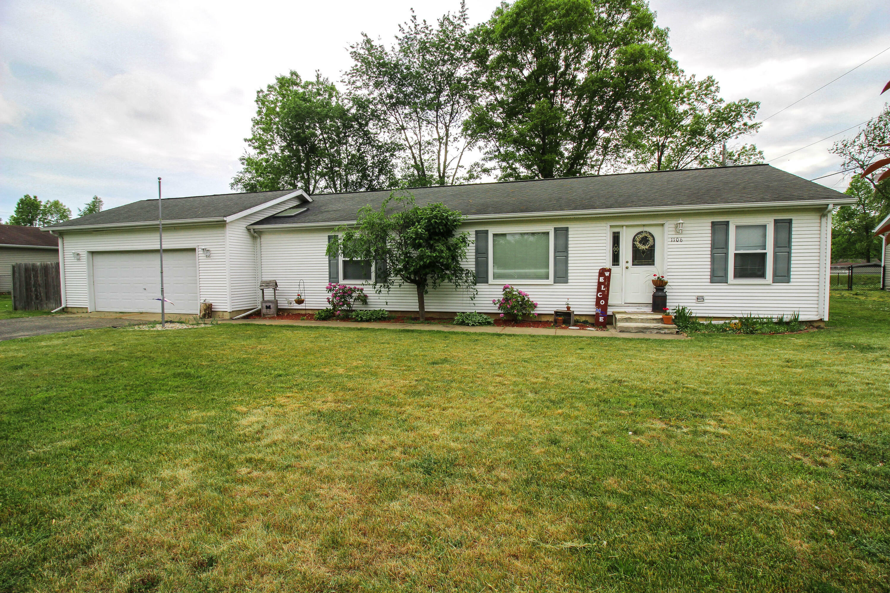 Property Photo:  1106 Blossom Drive  MI 49093 