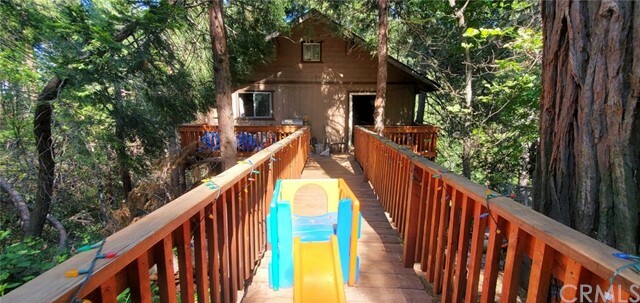 Property Photo: 863 Deer CA 92325