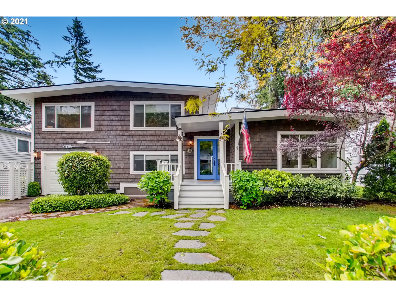 Property Photo: 400 Lake Bay Ct OR 97034