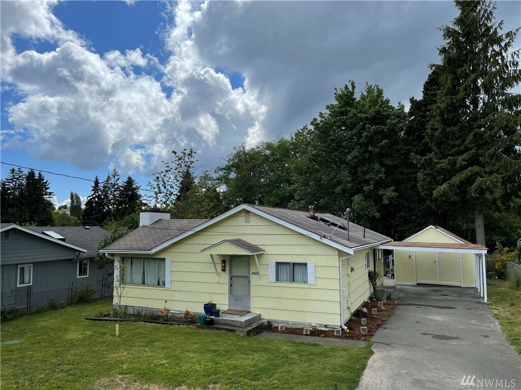 Property Photo:  3021 Nipsic Ave  WA 98310 