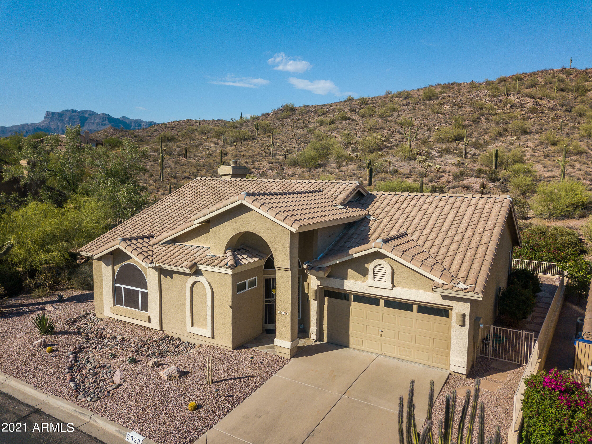 Property Photo: 5029 S Desert Willow Drive AZ 85118