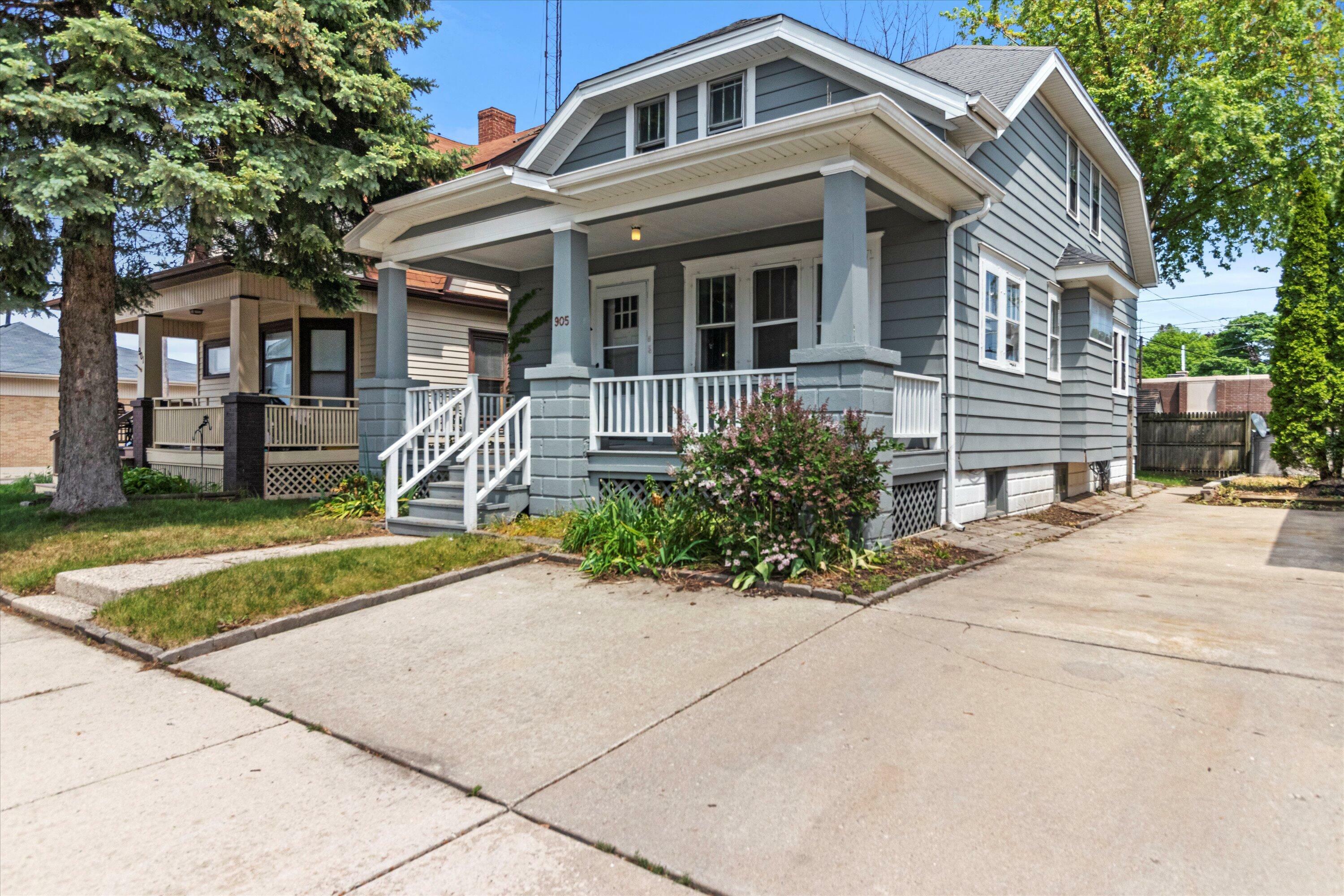 Property Photo:  905 Grove Ave  WI 53405 