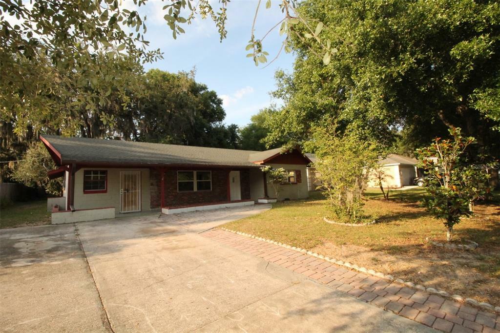 Property Photo:  1142 Seminole Street  FL 34711 