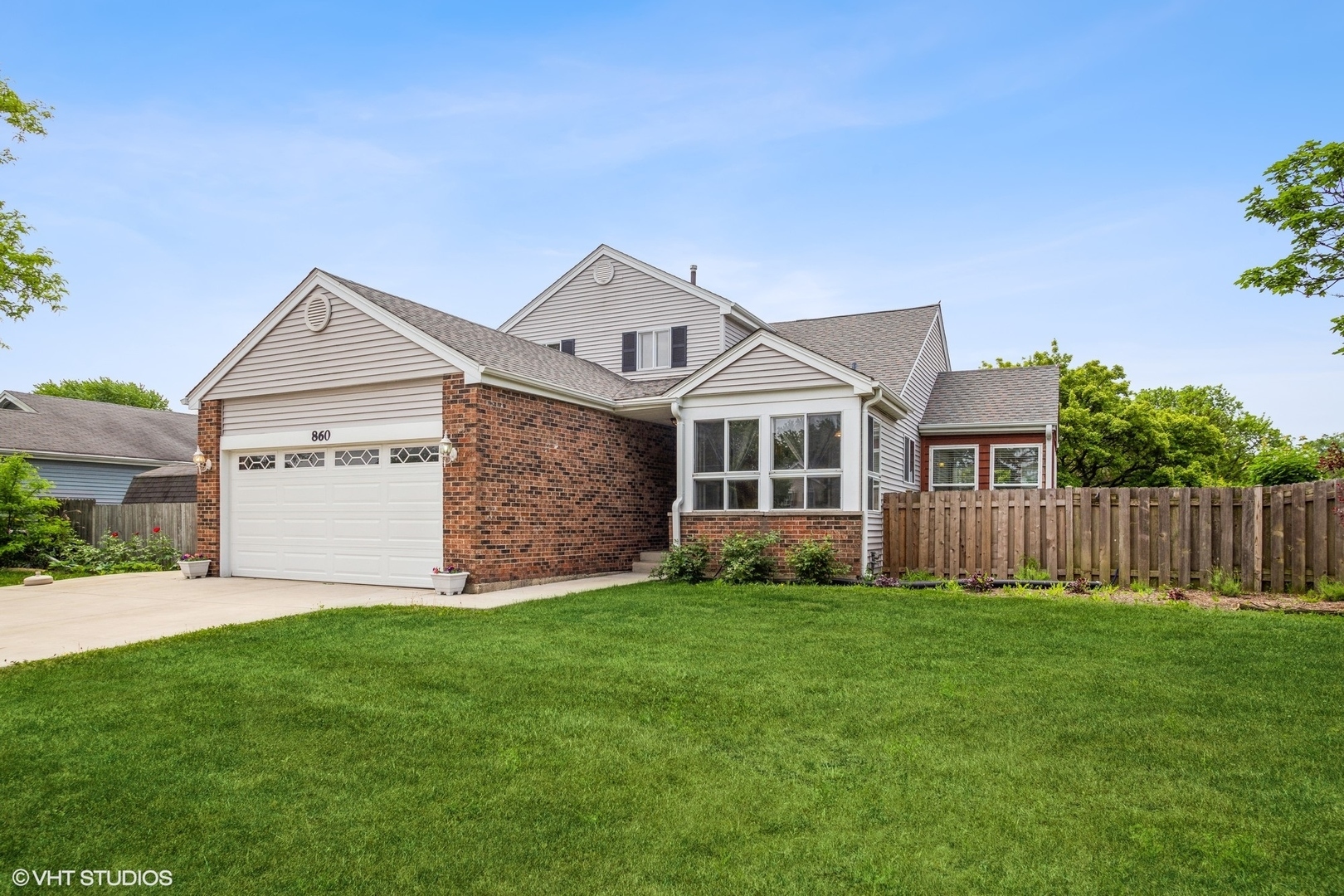 Property Photo: 860 Plains Court IL 60188