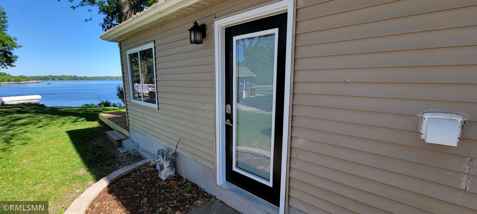 Property Photo:  1799 Shoreline Boulevard  MN 55379 