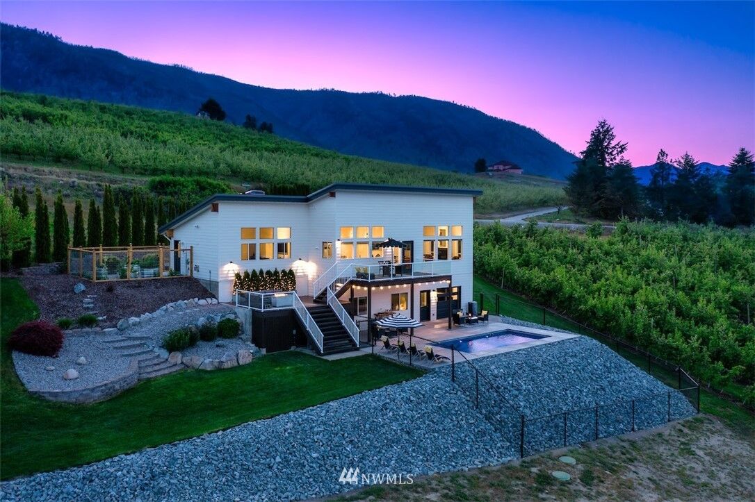 4630 Manson Blvd, Manson, WA 98831/3 bath