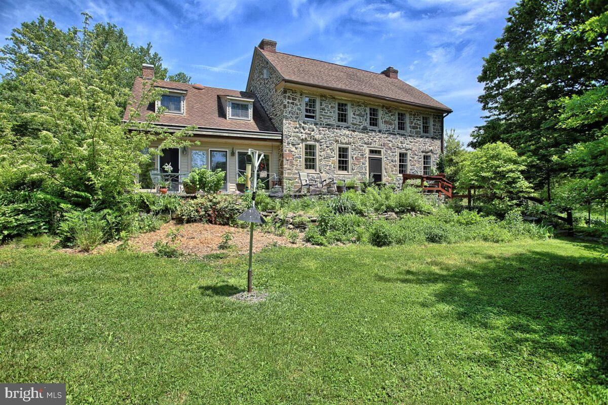 Property Photo: 412 S Meadow Lane PA 17036