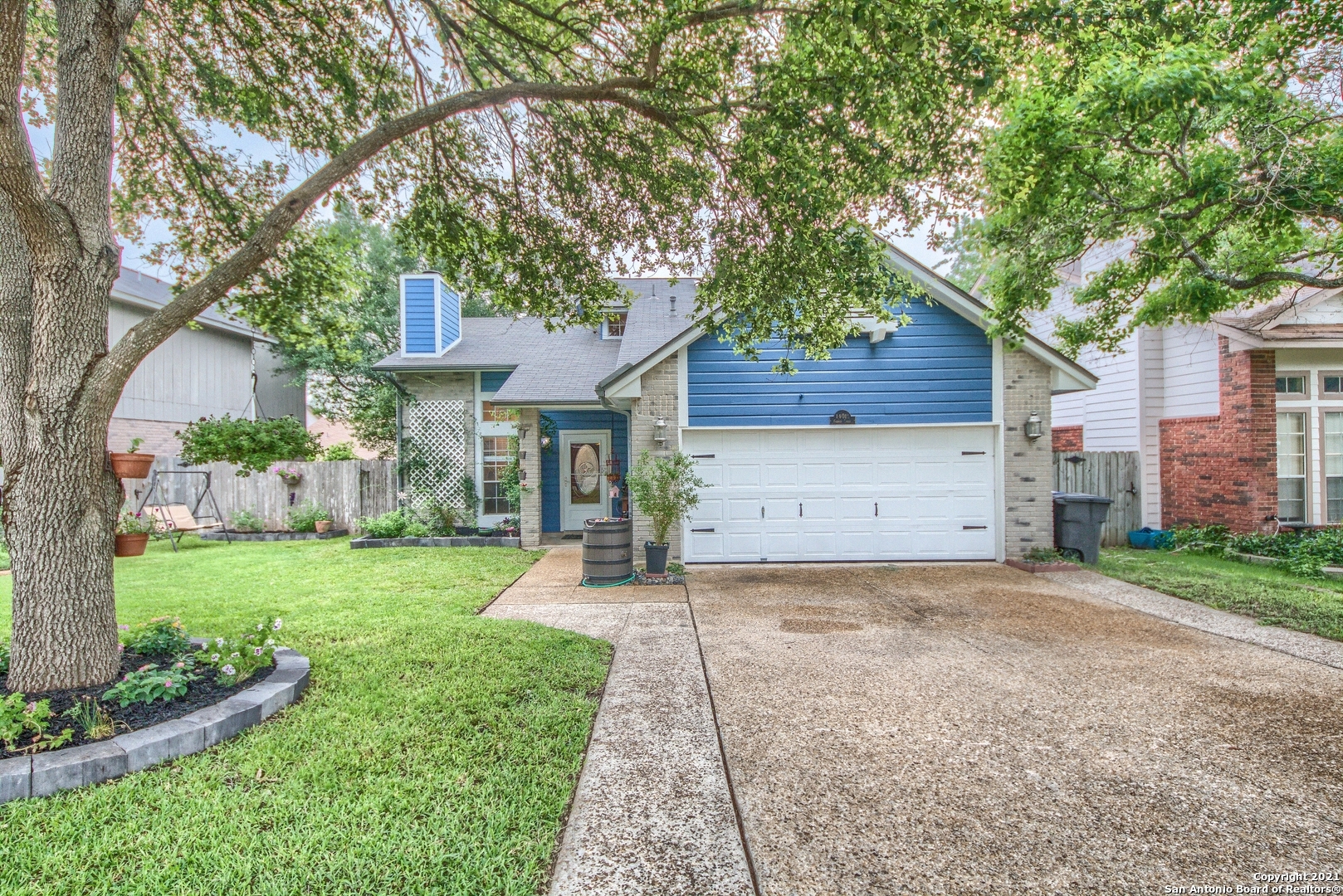 Property Photo: 14011 Fairway Ct TX 78217