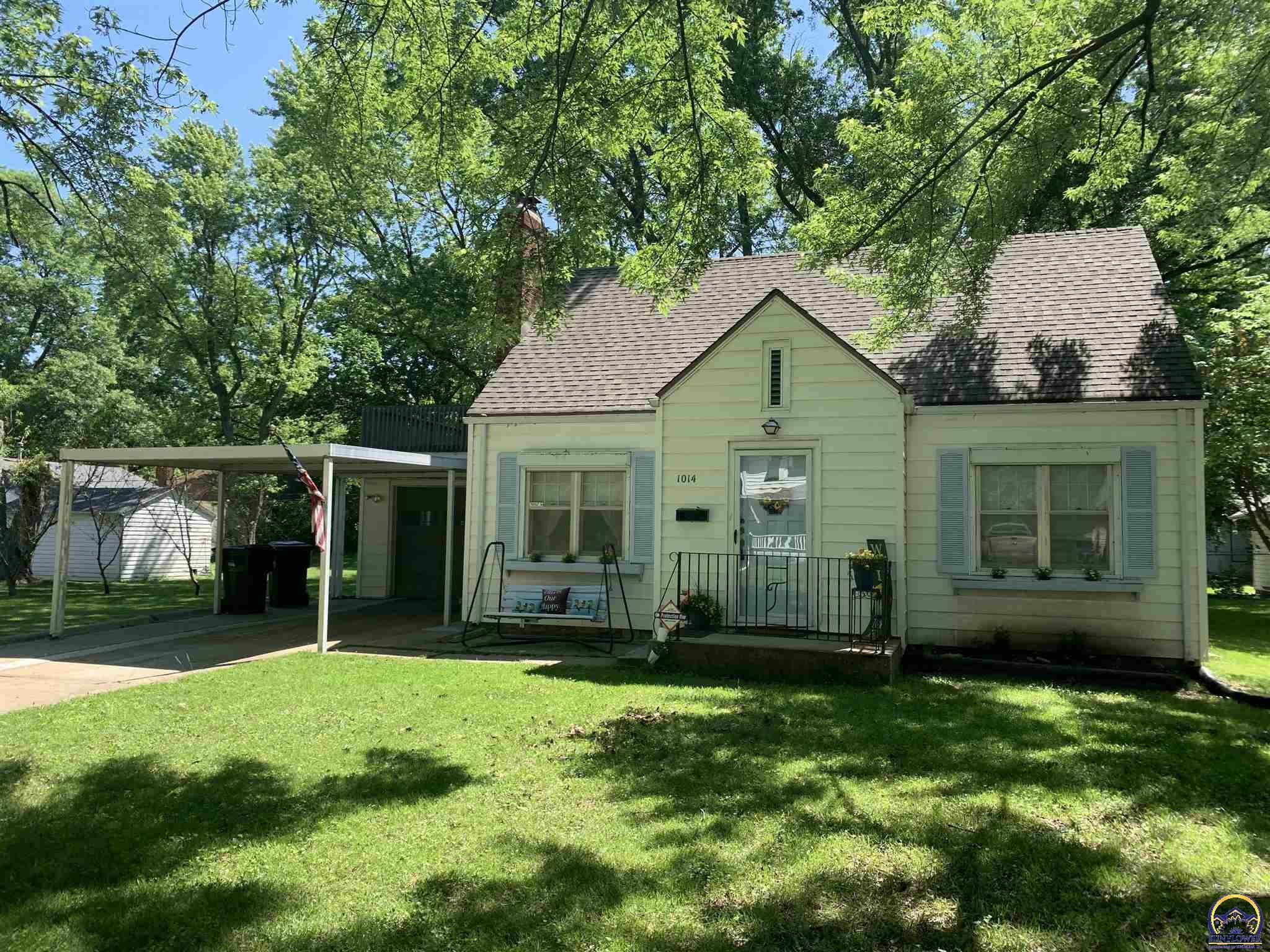 Property Photo: 1014 SW Webster Ave KS 66604