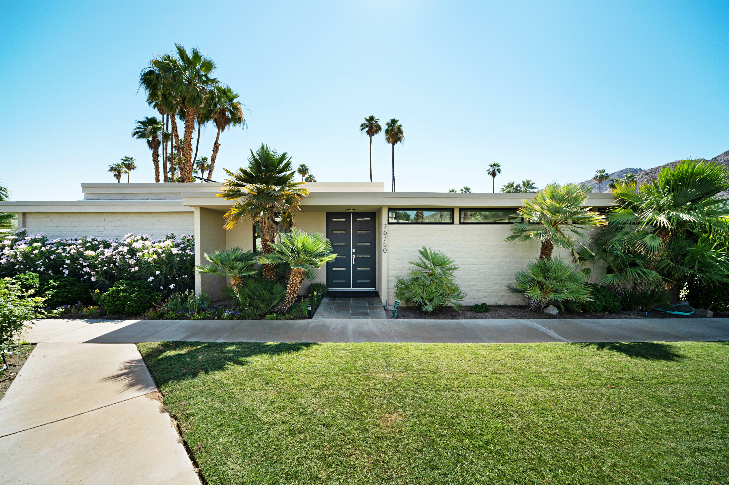 Property Photo: 76750 Iroquois Drive CA 92210
