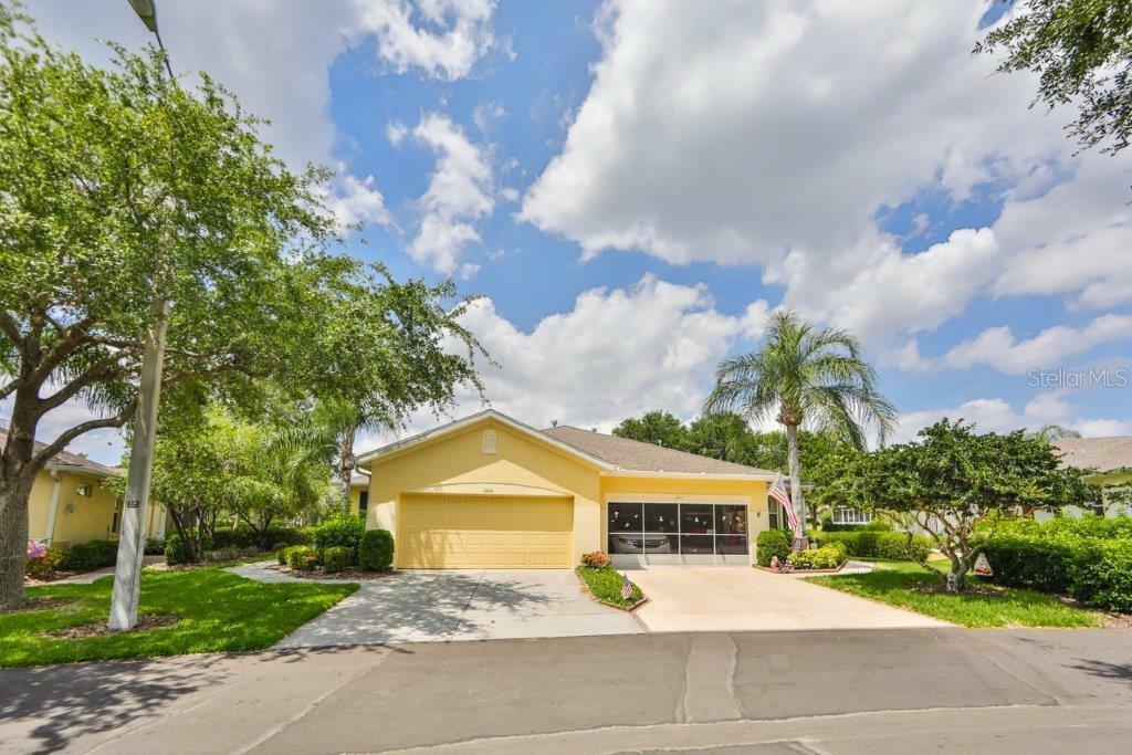 Property Photo:  1309 Fairway Greens Drive  FL 33573 