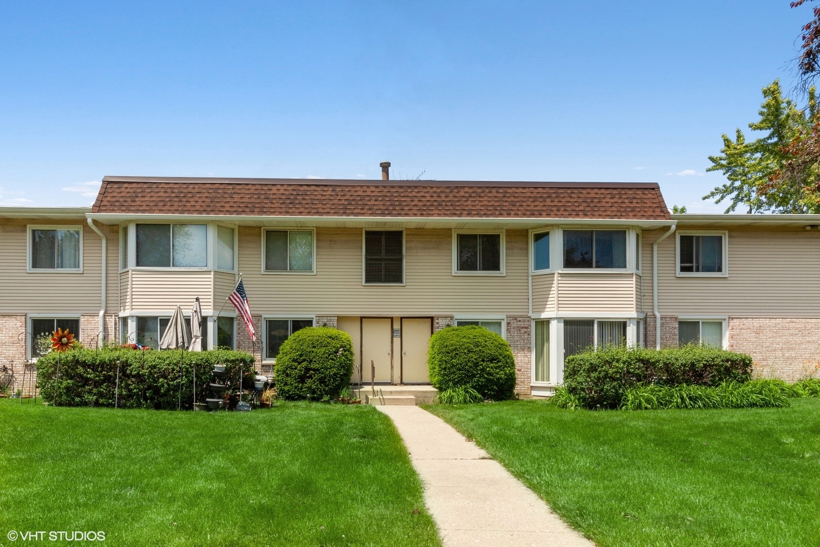 Property Photo: 2928 Roberts Drive 8 IL 60517