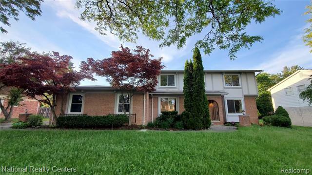 Property Photo:  6039 Cherry Crest Drive  MI 48322 