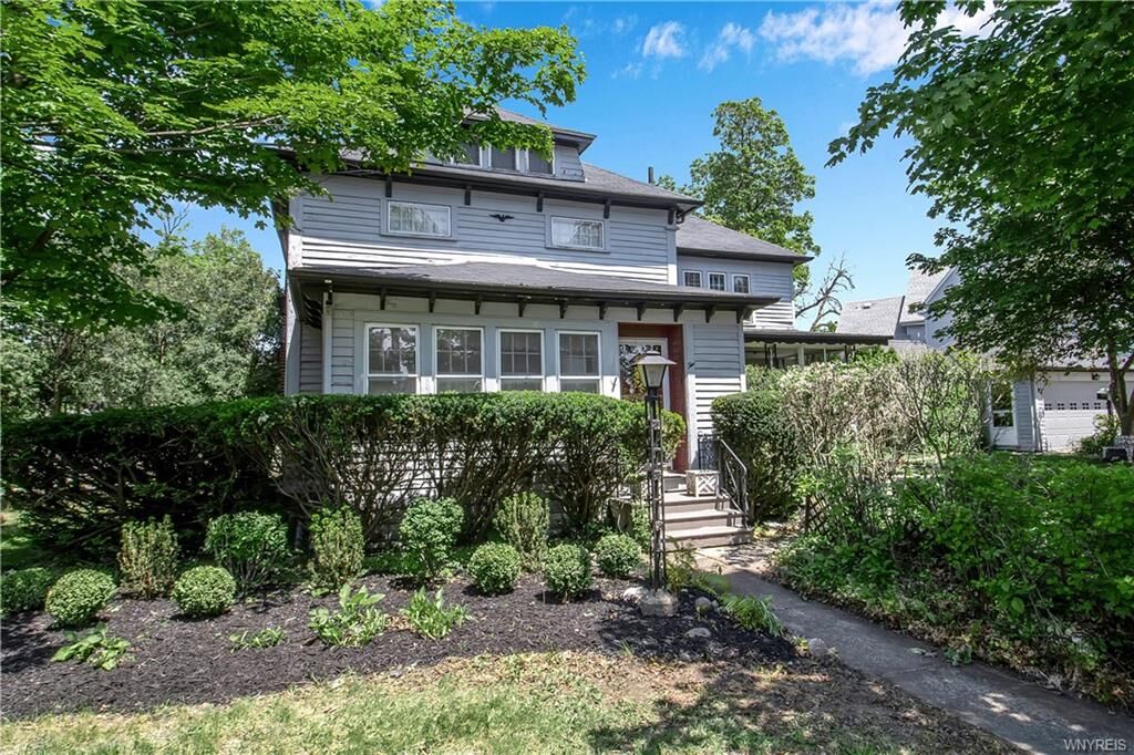 Property Photo:  2 Suffield Avenue  NY 14043 