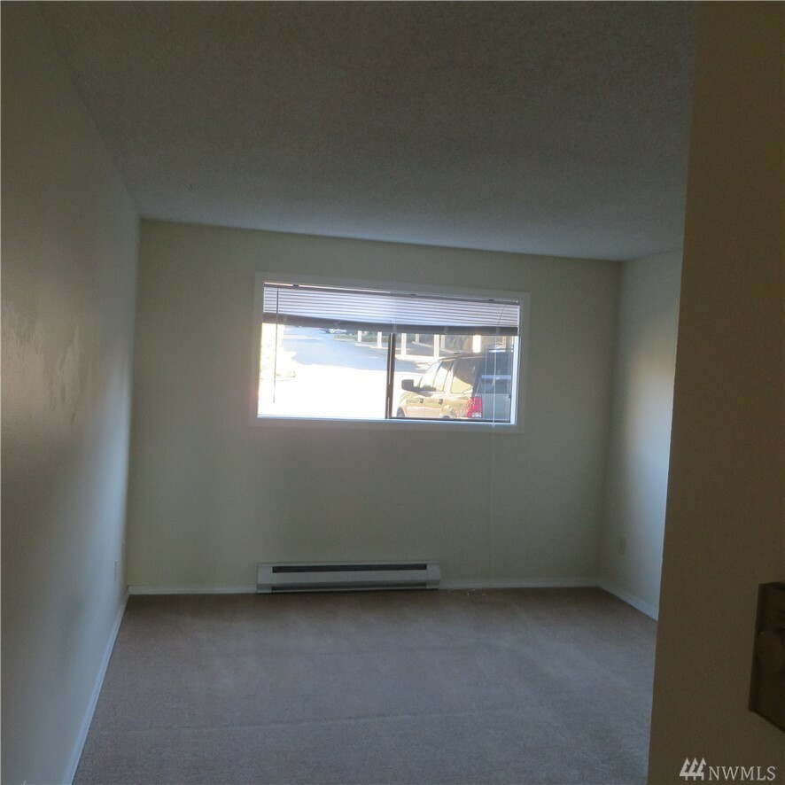 Property Photo:  2020 Grant Ave S L203  WA 98055 