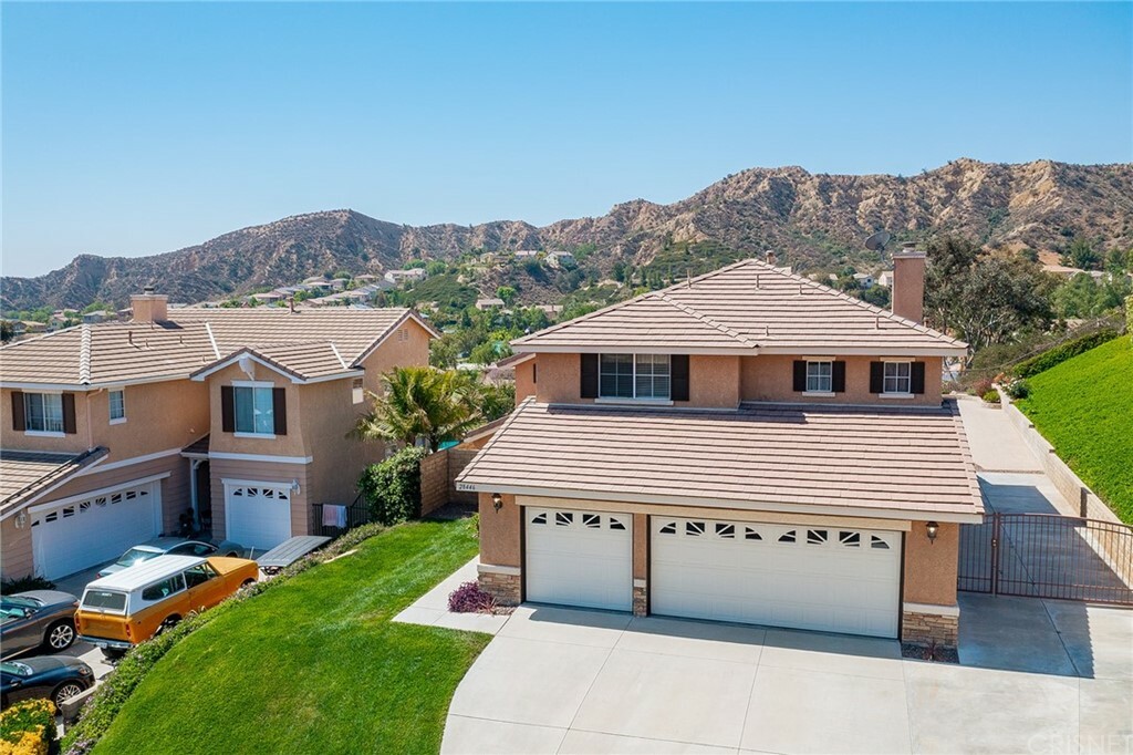 Property Photo:  28446 Knoll Court  CA 91384 