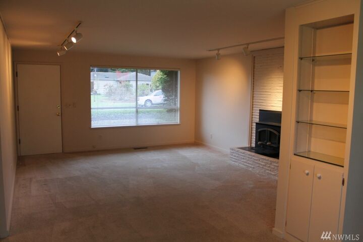 Property Photo:  10609 NE 46th St  WA 98033 