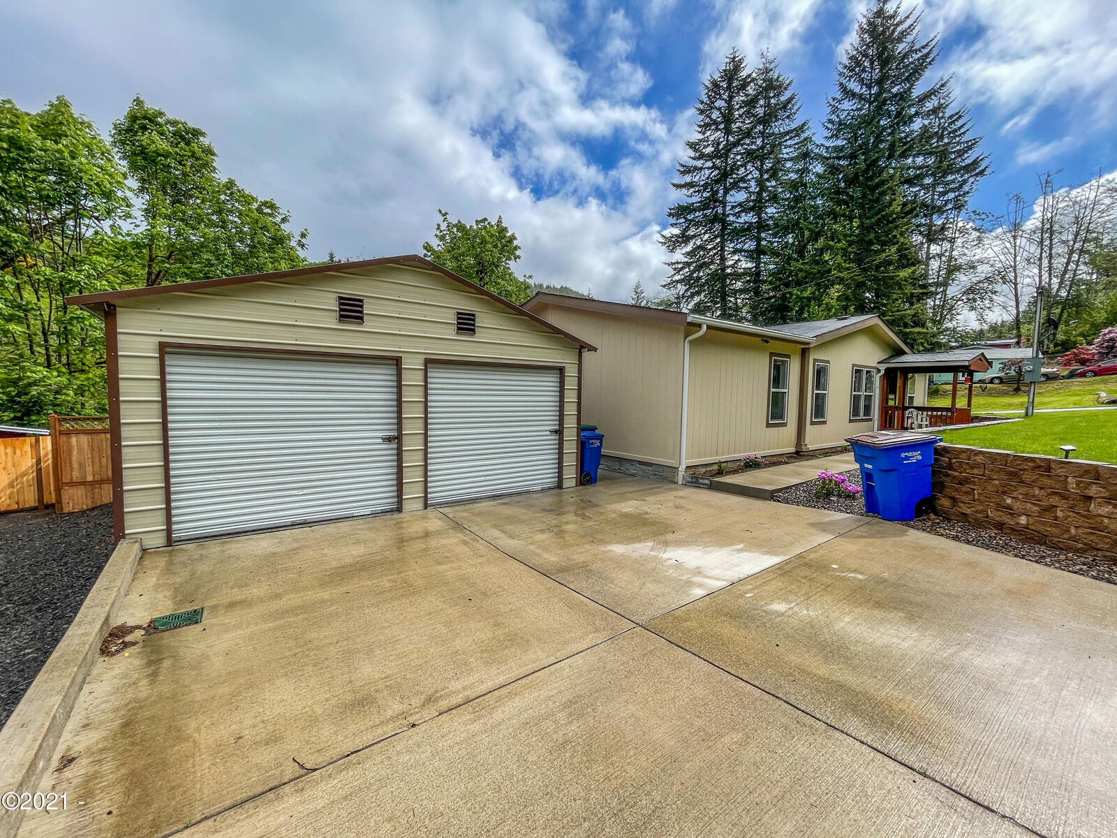 Property Photo:  379 N Boulder Creek Drive  OR 97368