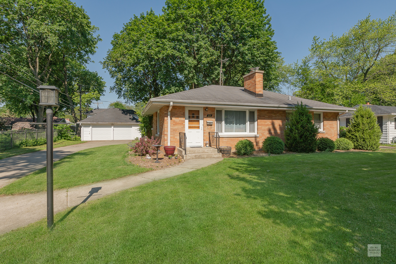 Property Photo:  25 S Buell Avenue  IL 60506 