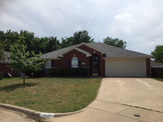 Property Photo: 1507 High Crest Drive TX 76063