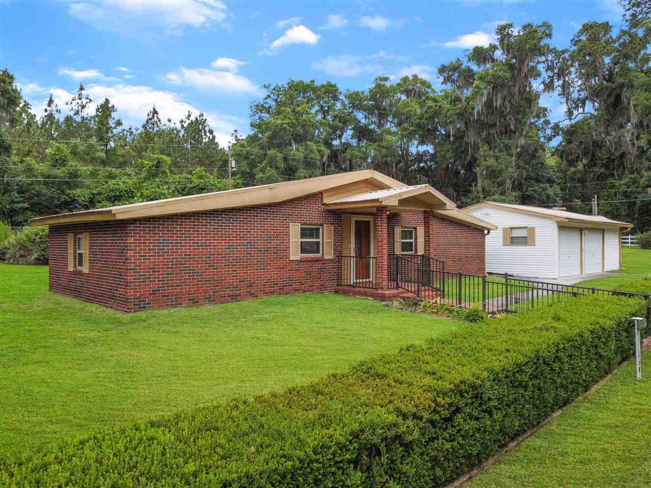 Property Photo:  305 NE Live Oak Trail  FL 32340 